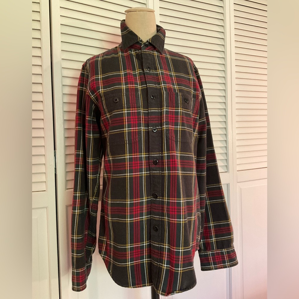 JCrew plaid men’s shirt, so chic on a woman. Size men’s XS, relaxed for her.
